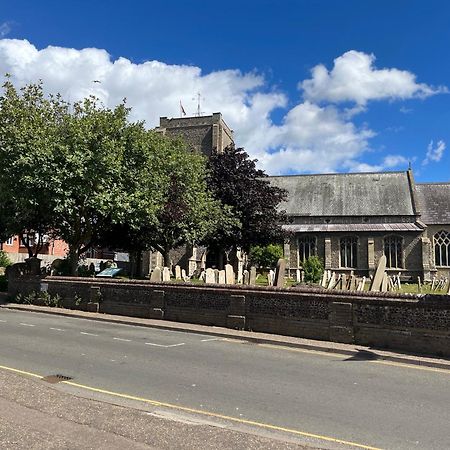 Large 2-Bed House Derbyshire Off Chatsworth Rd Chesterfield Bagian luar foto