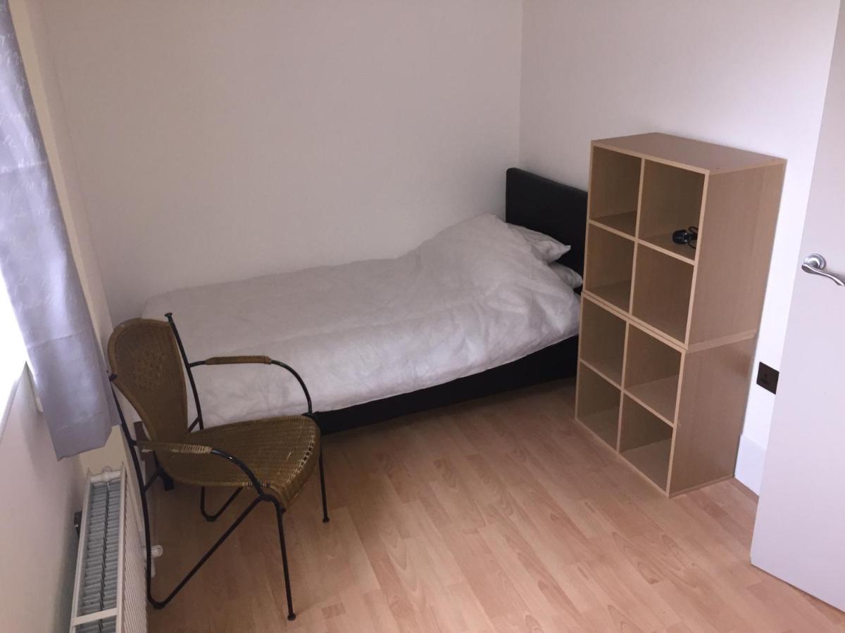Large 2-Bed House Derbyshire Off Chatsworth Rd Chesterfield Bagian luar foto