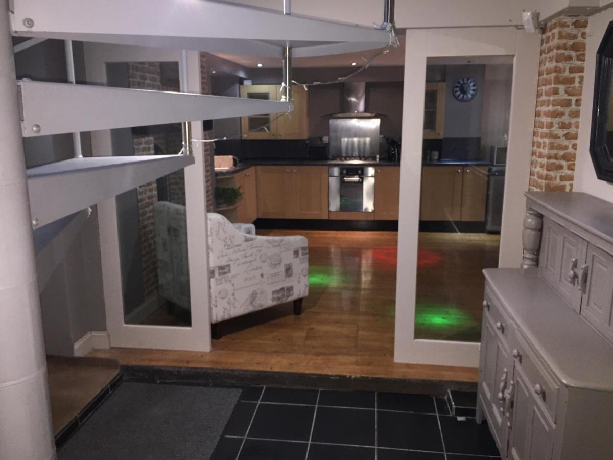 Large 2-Bed House Derbyshire Off Chatsworth Rd Chesterfield Bagian luar foto
