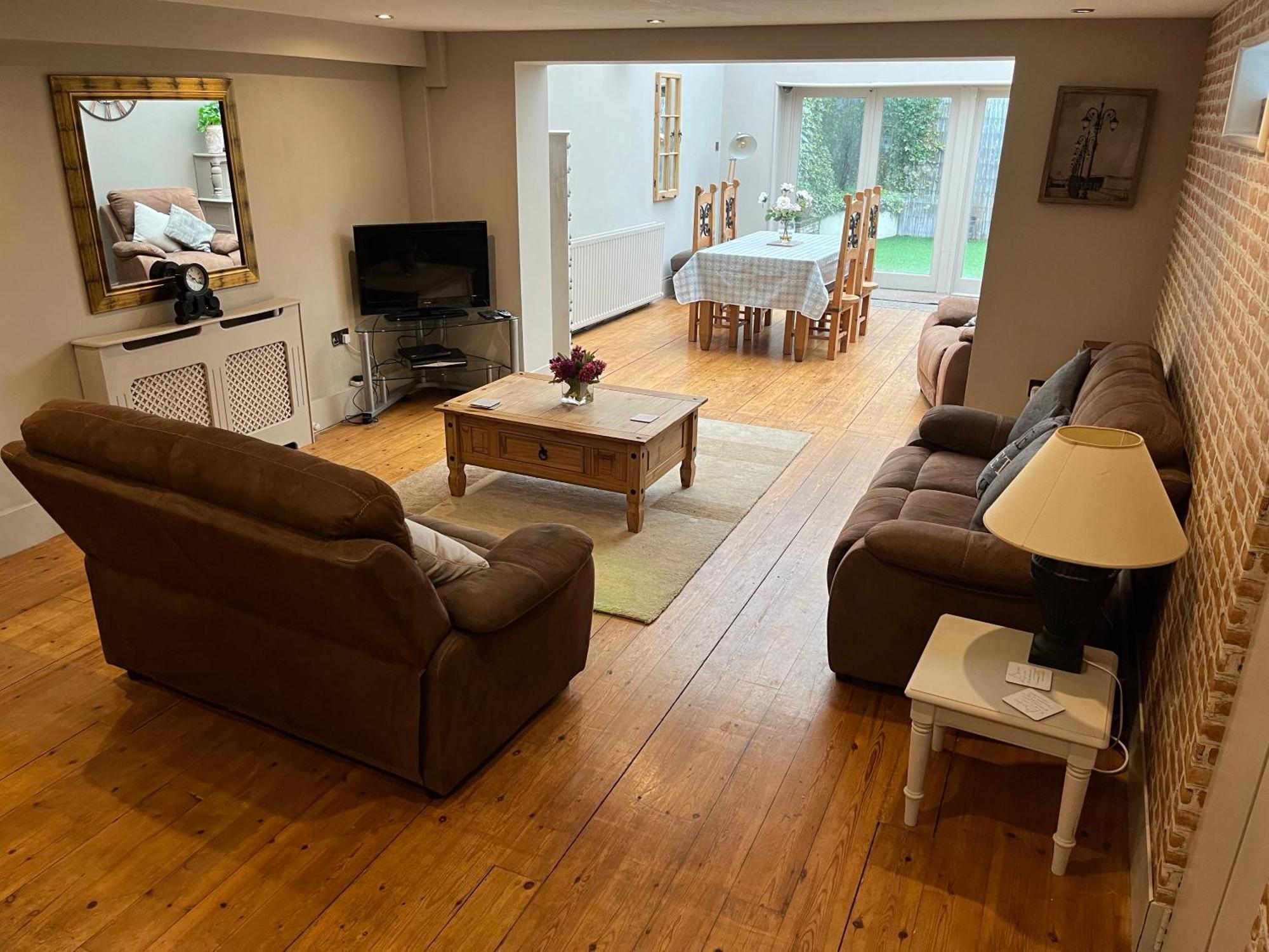 Large 2-Bed House Derbyshire Off Chatsworth Rd Chesterfield Bagian luar foto