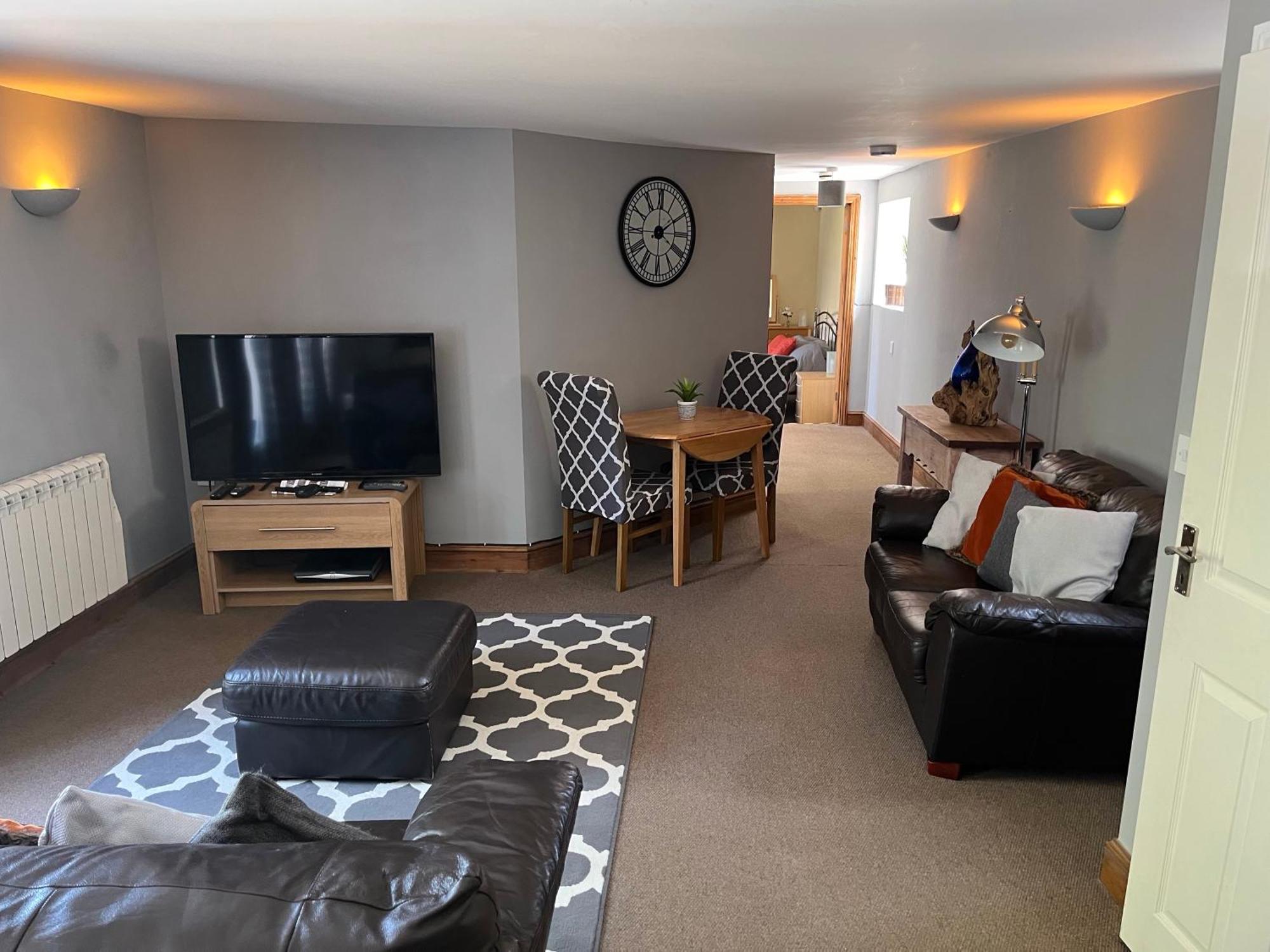 Large 2-Bed House Derbyshire Off Chatsworth Rd Chesterfield Bagian luar foto