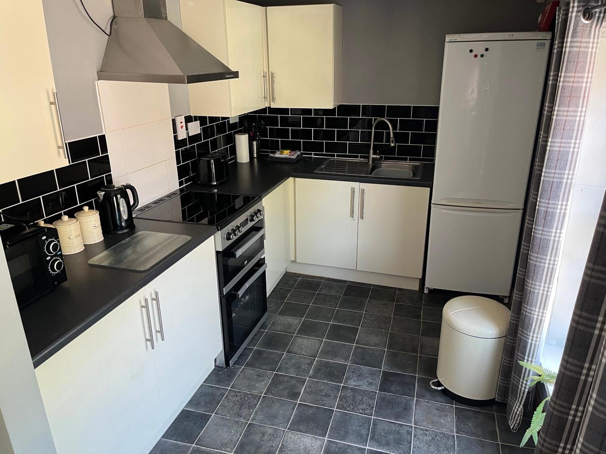 Large 2-Bed House Derbyshire Off Chatsworth Rd Chesterfield Bagian luar foto