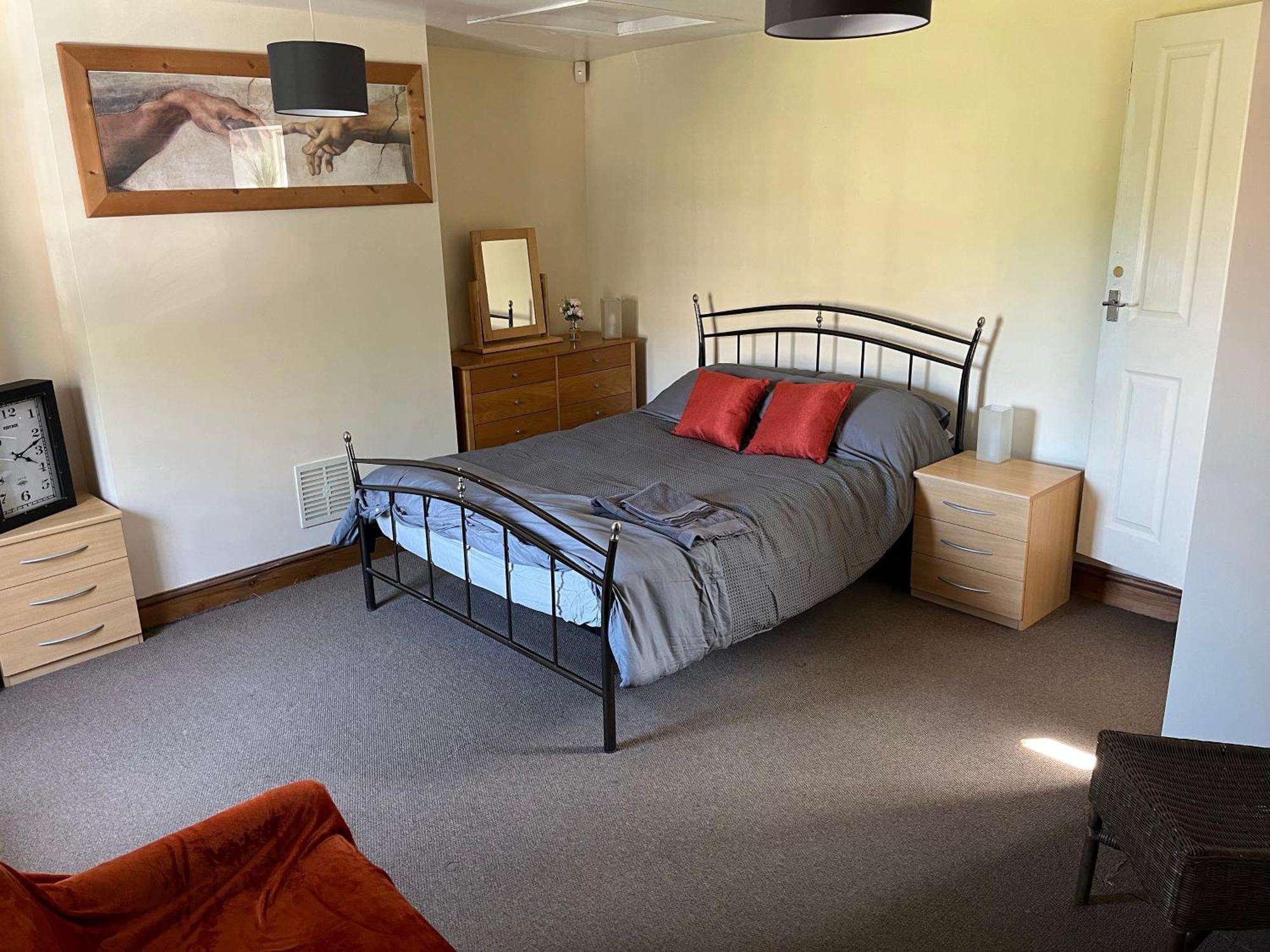 Large 2-Bed House Derbyshire Off Chatsworth Rd Chesterfield Bagian luar foto