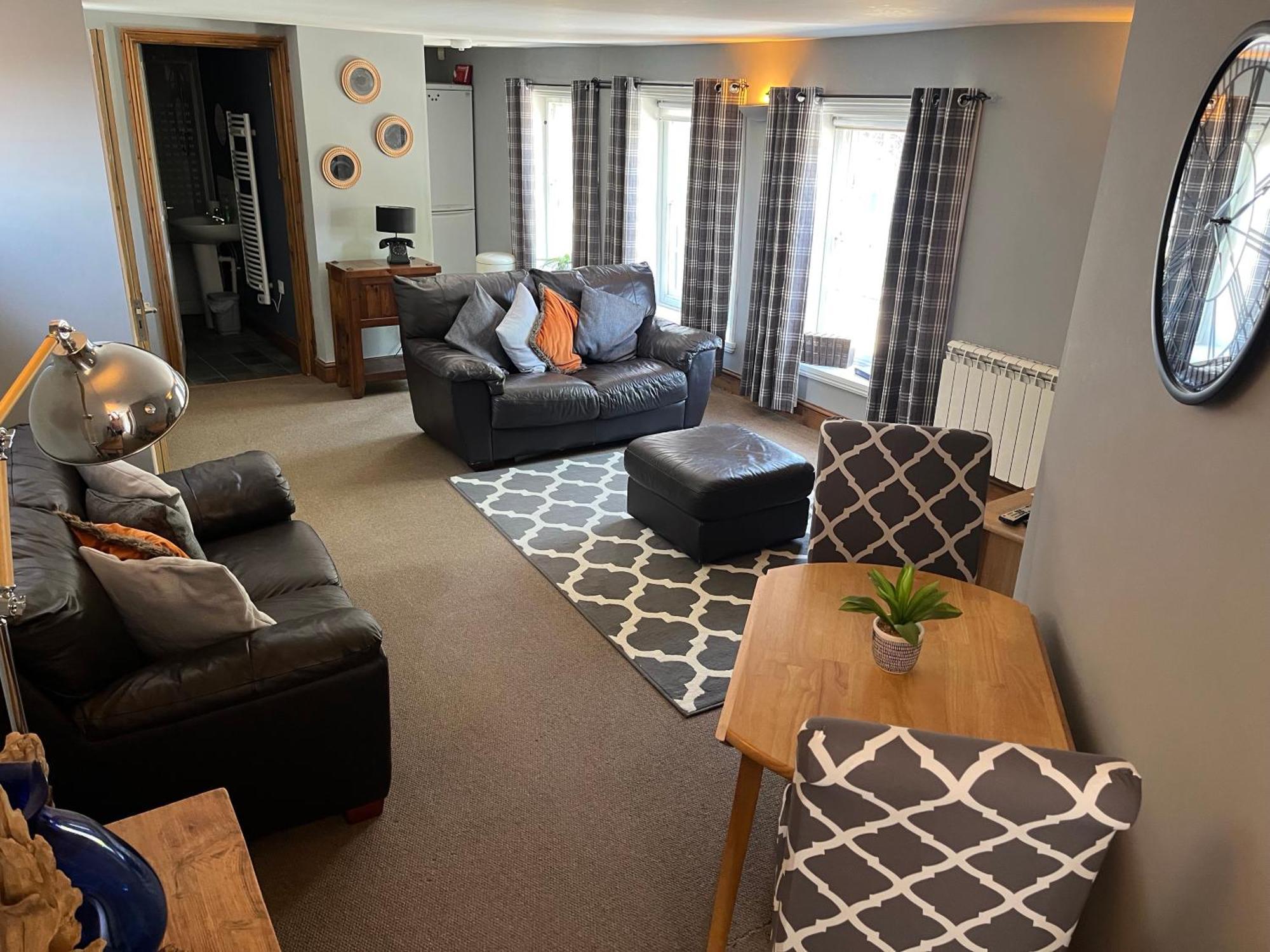 Large 2-Bed House Derbyshire Off Chatsworth Rd Chesterfield Bagian luar foto