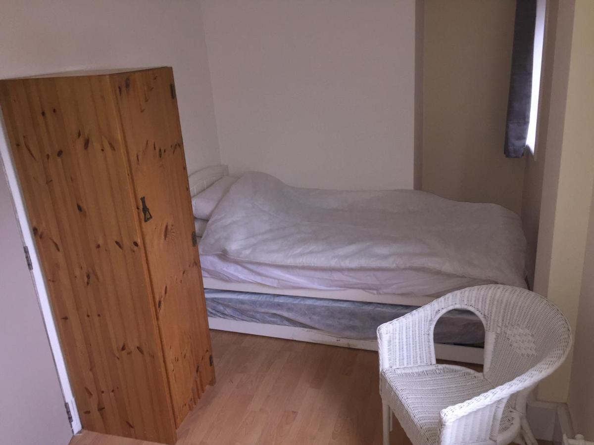 Large 2-Bed House Derbyshire Off Chatsworth Rd Chesterfield Bagian luar foto