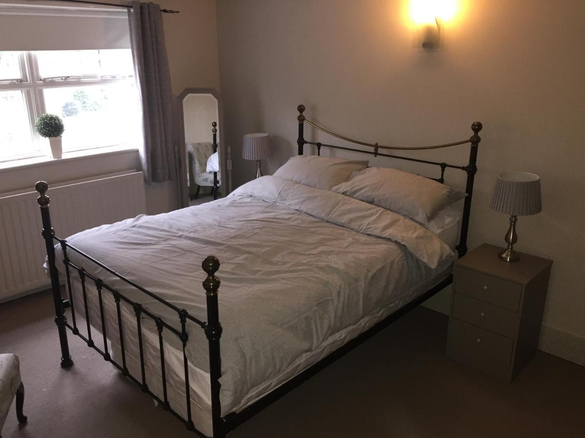 Large 2-Bed House Derbyshire Off Chatsworth Rd Chesterfield Bagian luar foto