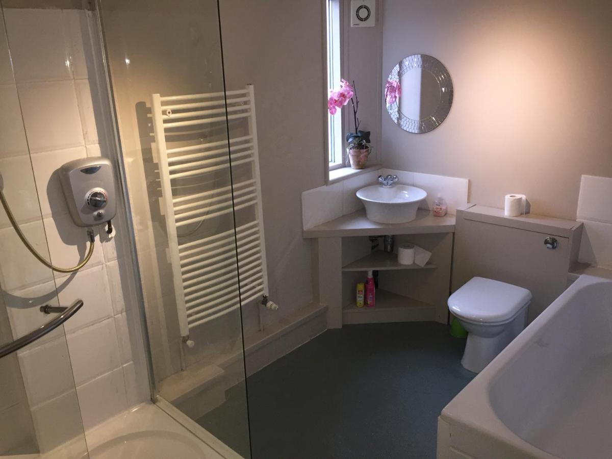 Large 2-Bed House Derbyshire Off Chatsworth Rd Chesterfield Bagian luar foto