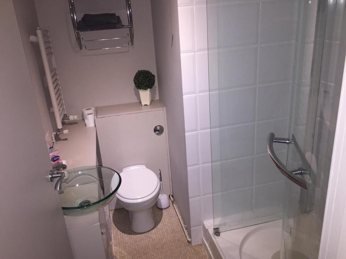 Large 2-Bed House Derbyshire Off Chatsworth Rd Chesterfield Bagian luar foto